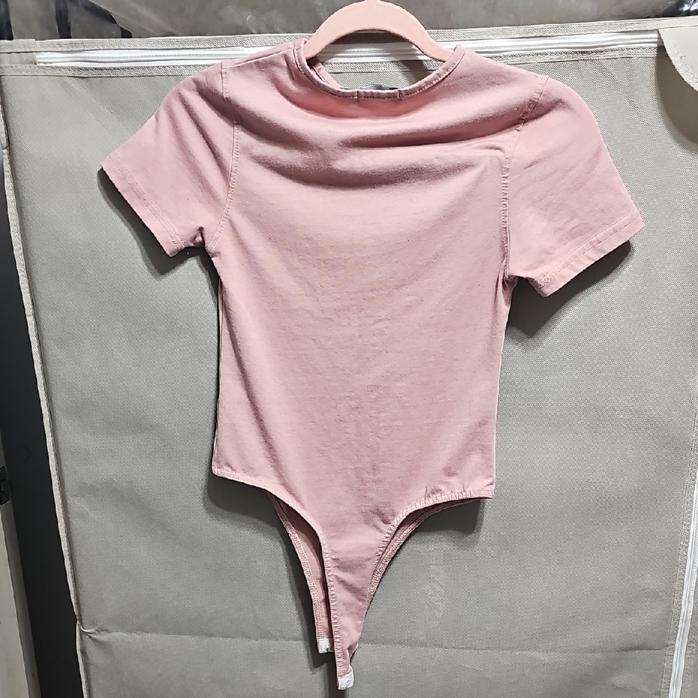 PrettyLittleThing Blush Pink Short Sleeve Bodysuit - Picture 4 of 4